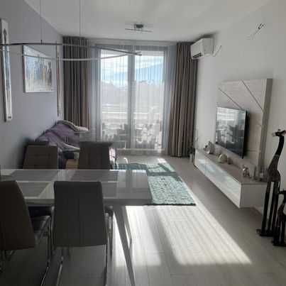 Продаваме Двустаен Апартамент В Лозенец