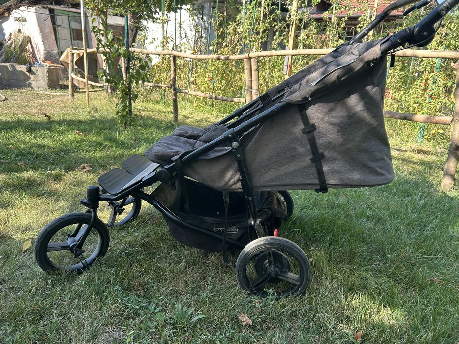 Бебешка количка за близнаци Mountain Buggy Duet-сиво (рибена кост)с черен