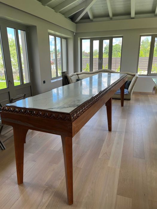 Masă tip bar, lemn de cireș sculptat cu suprafață de marmură