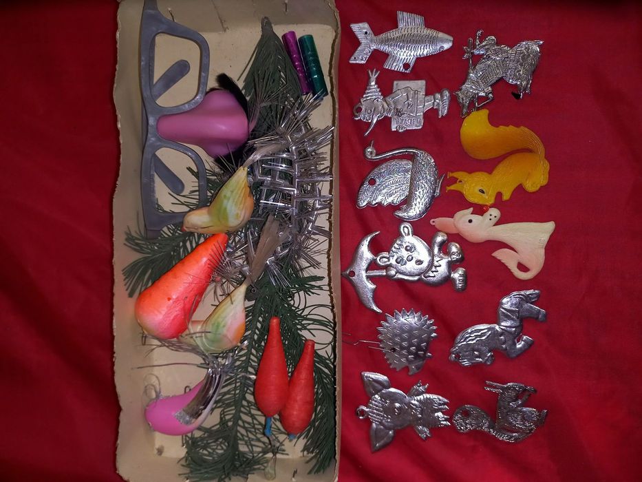 Продаю ёлочные украшения.