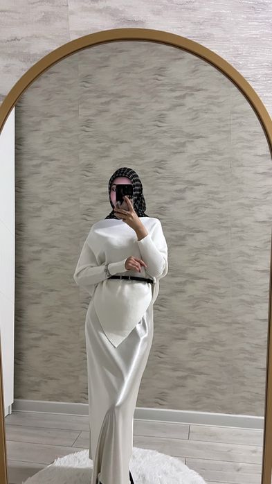 Женская кофта белого цвета