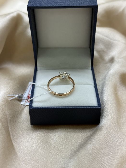 Золотое кольцо с фианитом