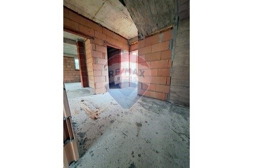 Продава се Къща в с. Звездица, Област Варна - 209 кв.м за 838 €/кв.м - Снимка #11