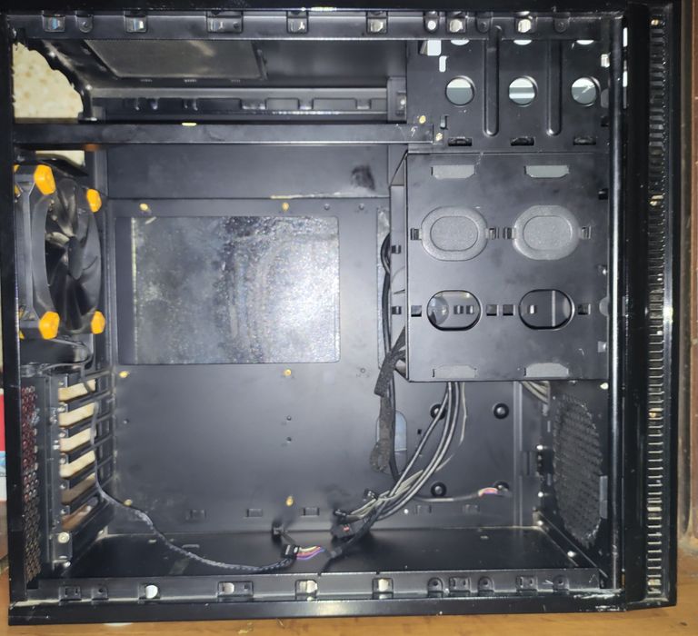 Продам корпус Antec