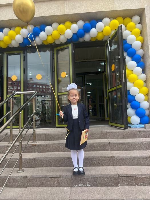 Продам школьный костюм