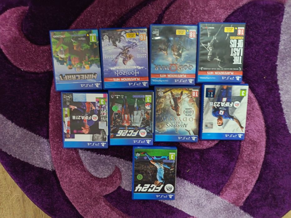 Vand PlayStation 4 , cu 8 jocuri