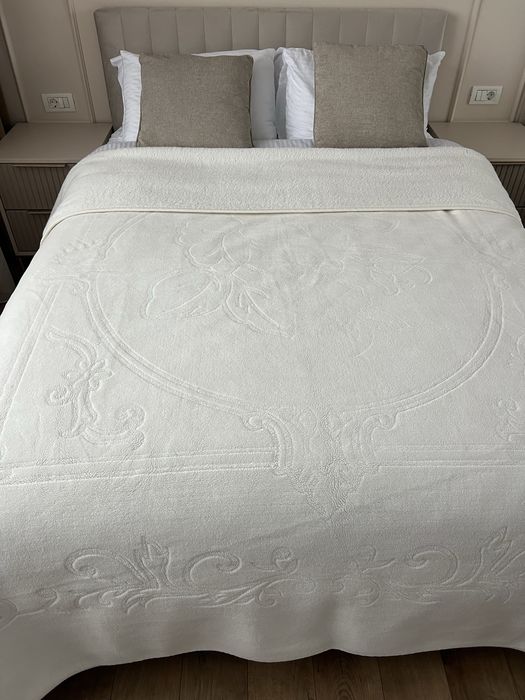 Pătură groasă albă