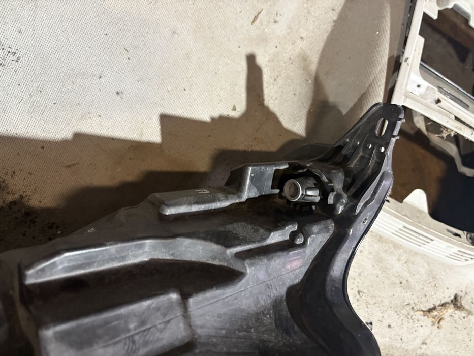 Volvo V60 2018 година Ляв Лед Фар Led