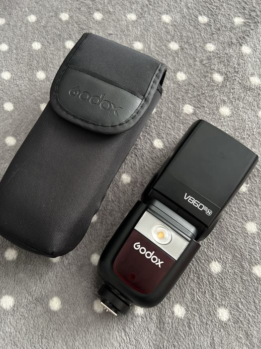 Blitz Godox V860iii Nikon impecabil, husa, cutie inclusa