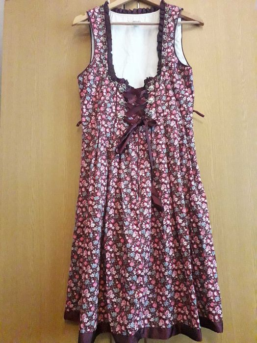 2 rochii traditionale sasesti