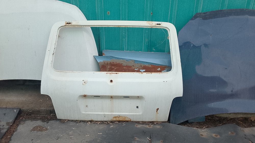 Продам заднюю дверь автомобиля "нива".