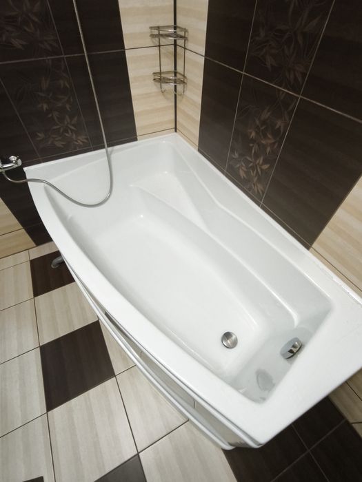 Mobilier baie (chiuveta, oglinda, dulapior, cada)