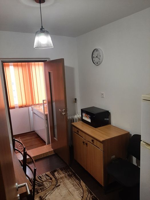 Închiriez apartament 2 camere Rovine