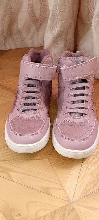 Кроссовки Geox демисезонные.