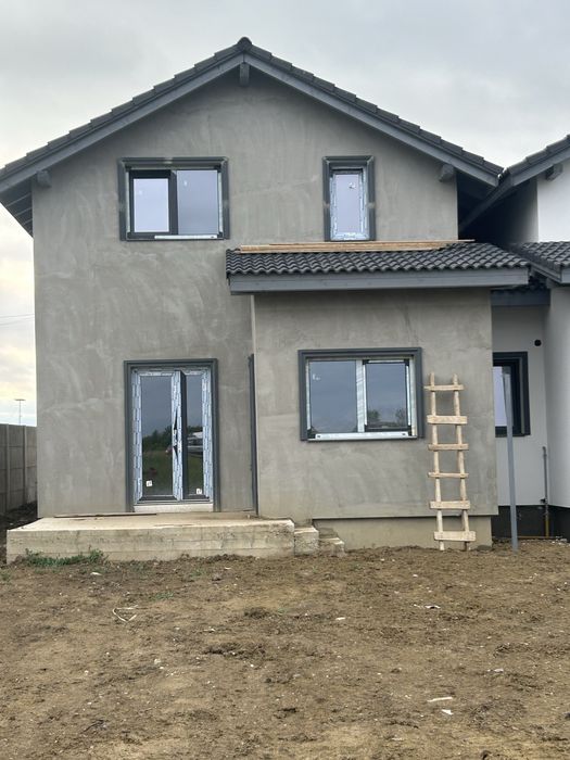 Vand duplex despartit prin camera tehnica