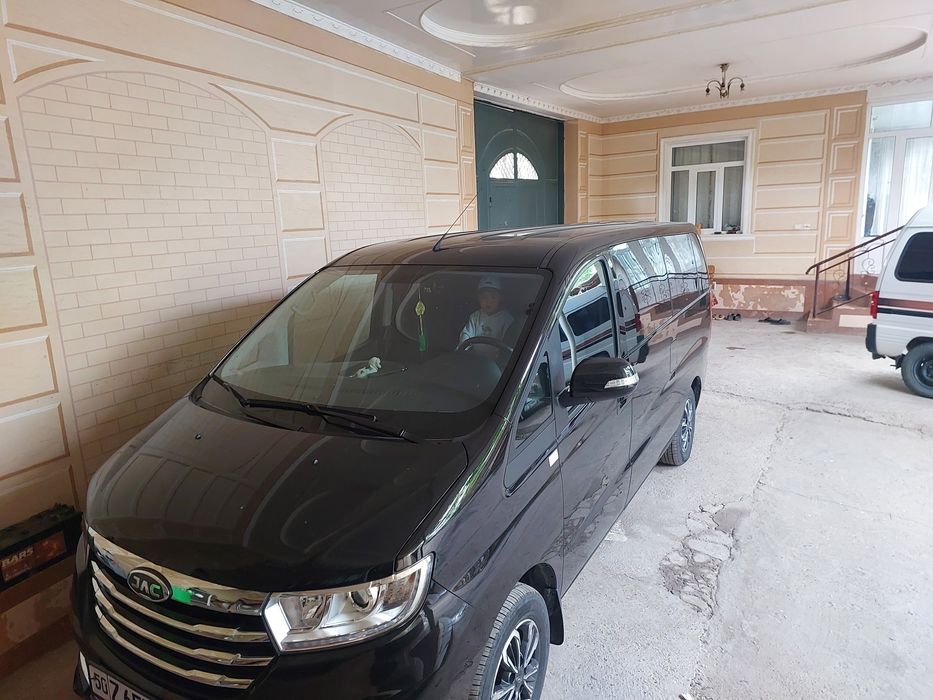 Жак М 3 минибус сотилади. 2023 йил ишлаб чикарилган. 17200 &.