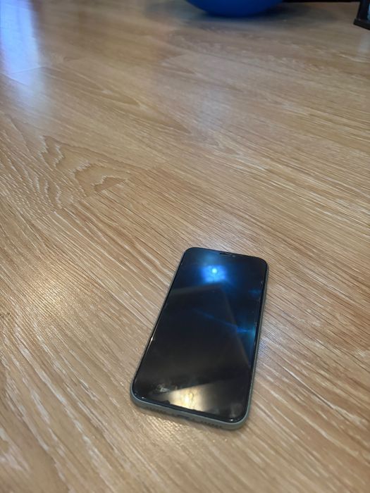 Продаю iPhone 11 (64 ГБ)