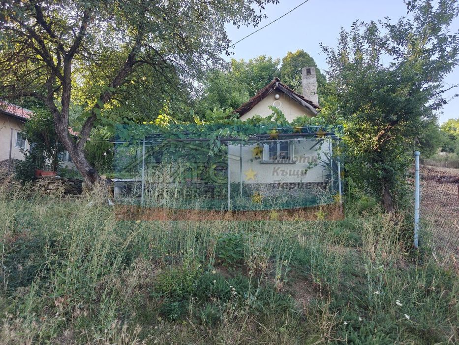 Къща и лятна кухня в с. Борнарево