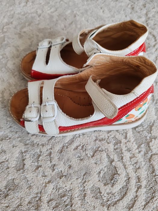 Продам детские обуви на девочку