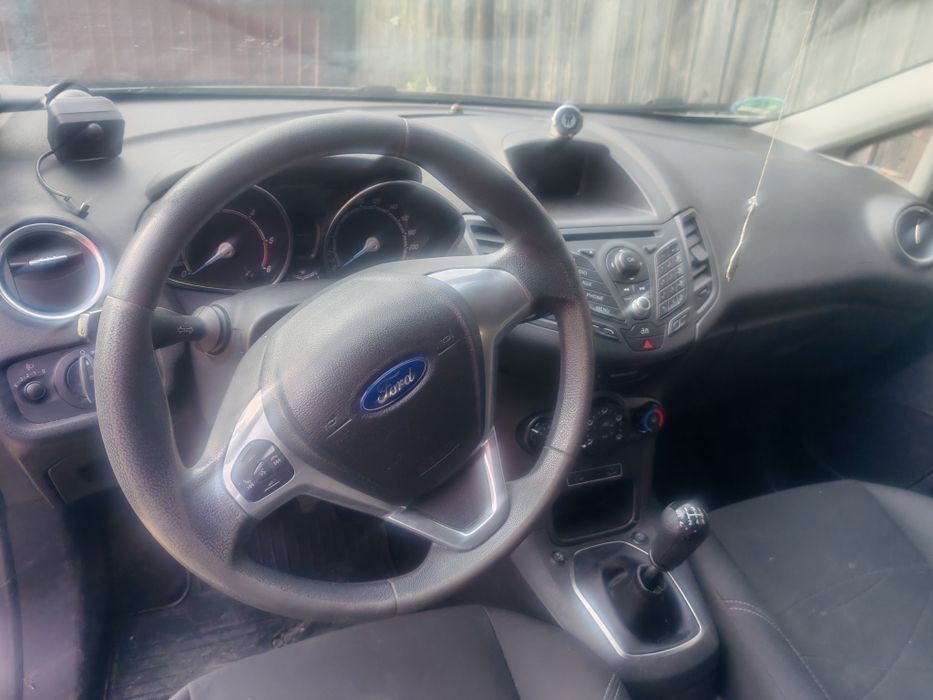 Vând Ford Fiesta