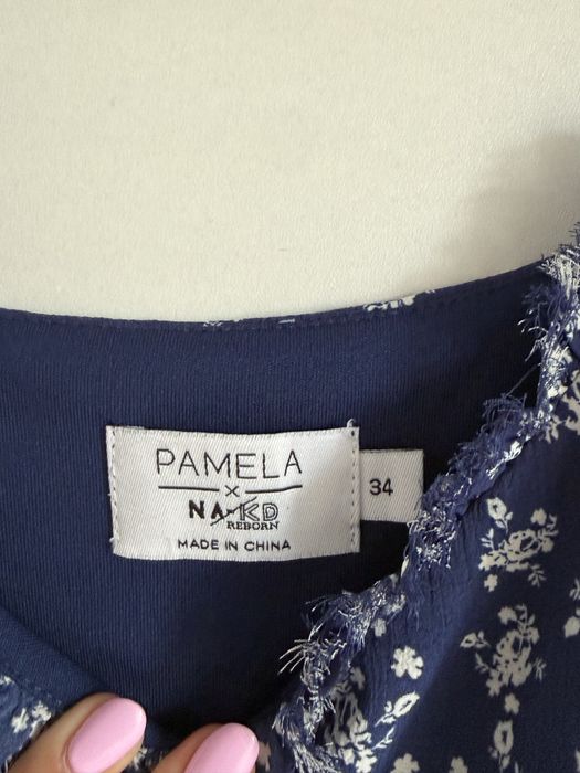 Лятна рокля NA-KD X Pamela Reif