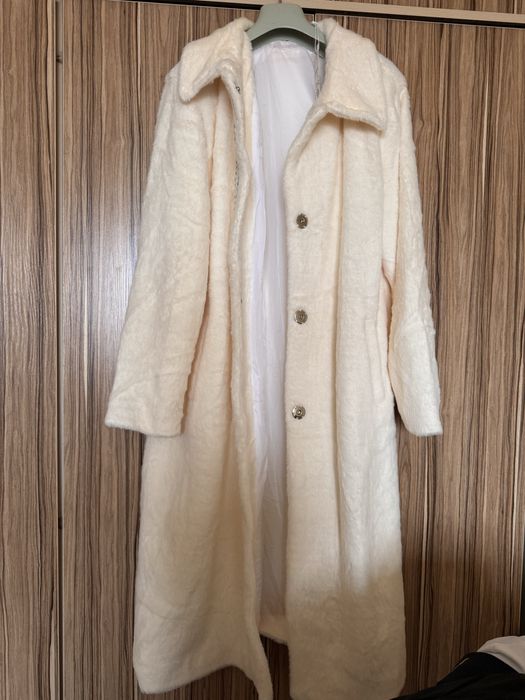 Продается белая шуба пальто
