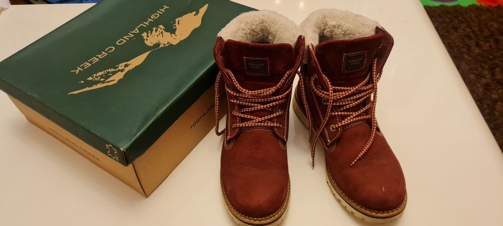 Дамски боти от набук