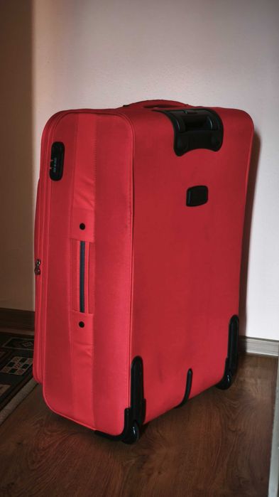 Troler mare Lamonza Atlanta 74x46x27 cm, 3.4 kg, extensibil +30%, roșu - stare foarte bună