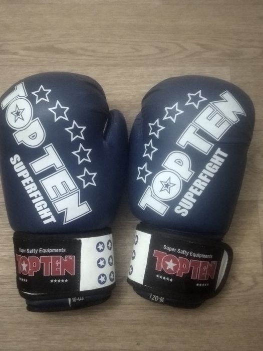 Боксерские перчатки