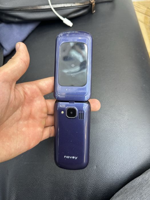 Novey knopkali telefon