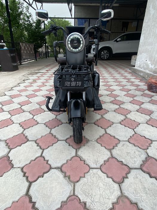 Трех колесный мопед