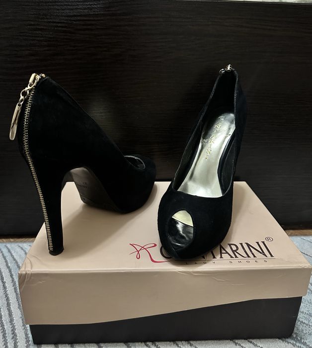 Женские туфли с открытым носом