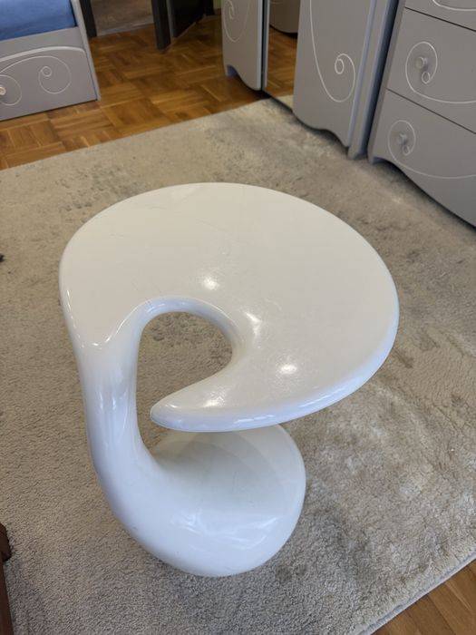 Малка помощна масичка