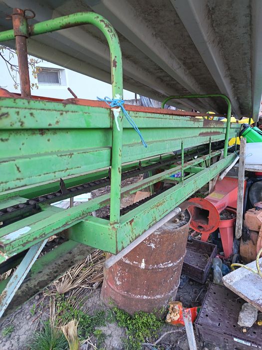 Vând încărcător după tractor