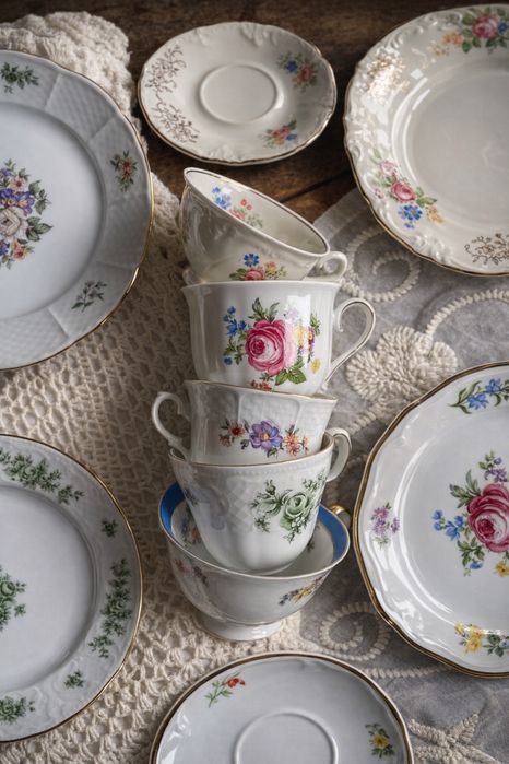 Порцеланови чаши с цветя