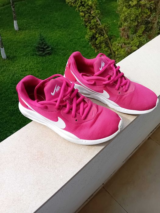 Adidași Nike Air Max Oketo (Dama / Copii) – Mărimea 35.5 – Roz Fuchsia / Wild Cherry