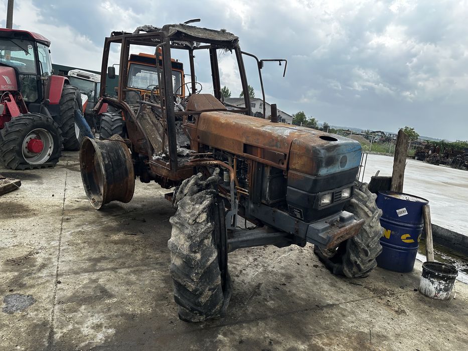 Dezmembrez New Holland 8240,8340,7840