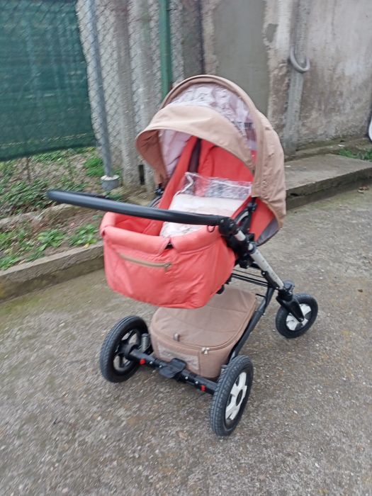 Трансформираща се бебешка количка