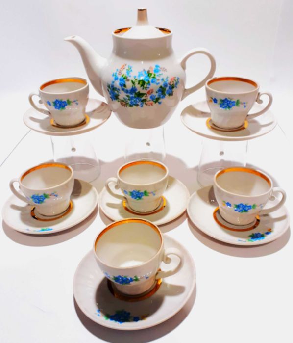 Порцеланов сервиз.Отличен.От 14части.