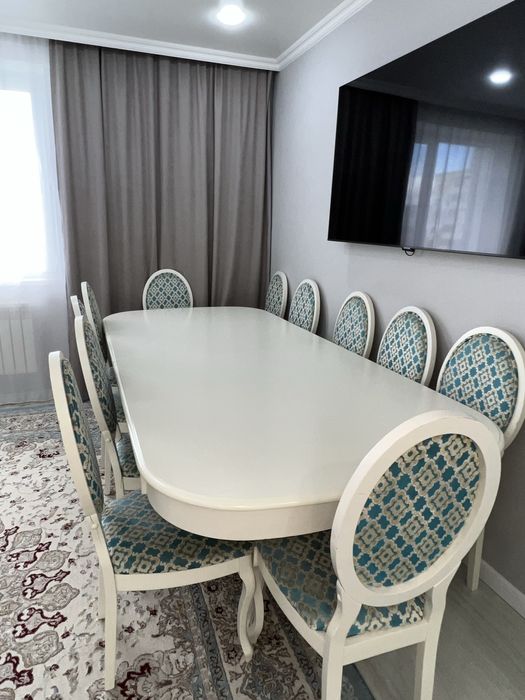 Продается стол со стульями в хорошем состояние