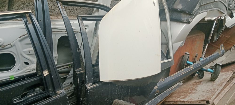 Продам запчасти на мерс