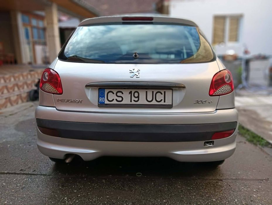 Vând Peugeot 206 + 1.4 benzina.  Am 2011