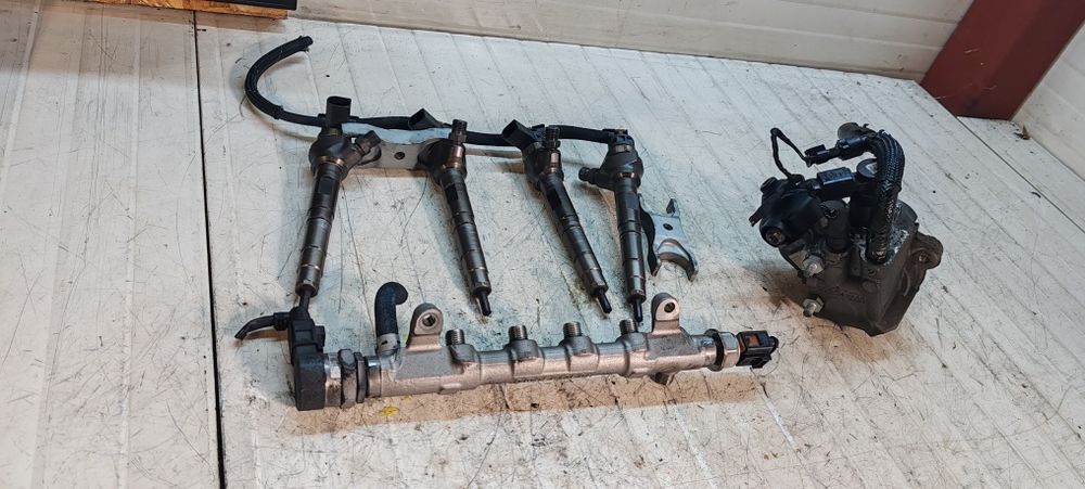 Rampa injectoare Seat Alhambra vw Sharan 7n 2.0tdi CFF 200lei