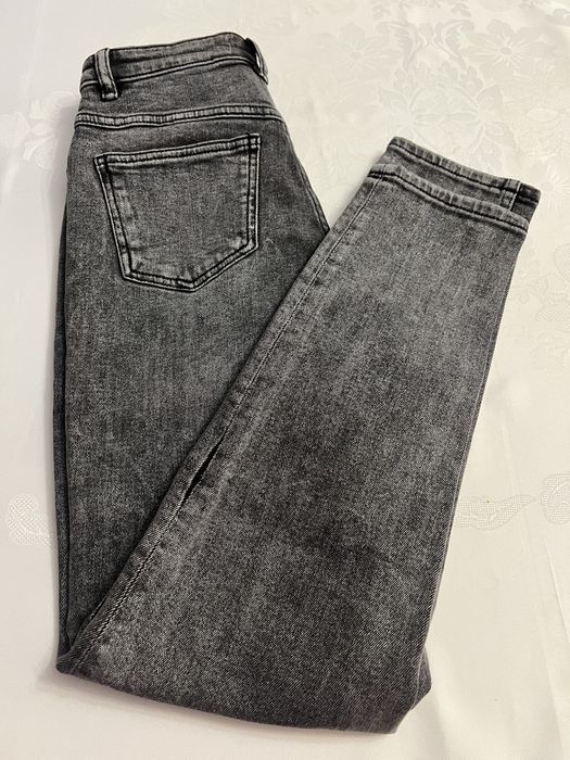 Потёртые джинсы Mango