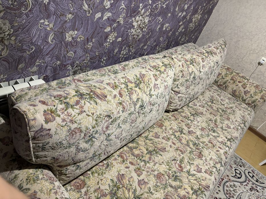 Продам качественный диван из гобелена