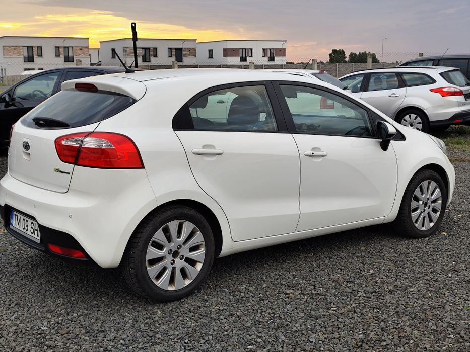 Kia Rio. An 2012. Motor 1,2 Diesel. Euro 5. Unic proprietar în țară.