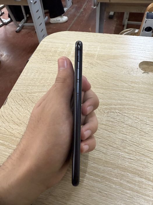 Iphone se 2 sotiladi