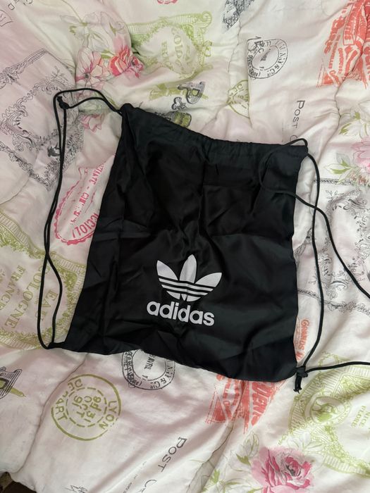 Спортна чанта на adidas