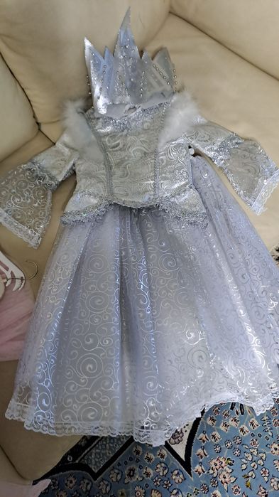 Продам новогодние костюмы