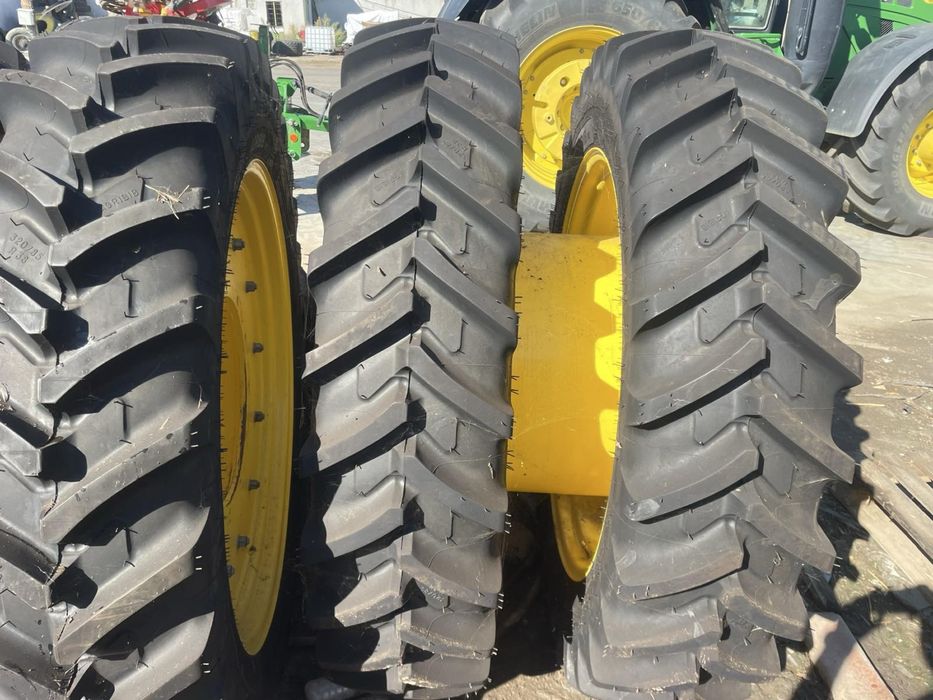 Гуми за трактор John deere